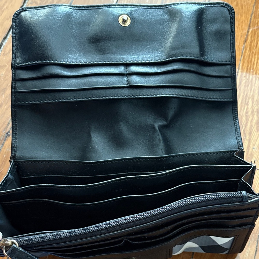 Authentic Burberry Women’s Wallet - Picture 4 of 7